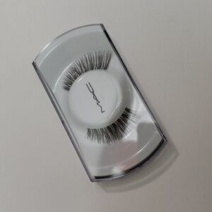 FREE w/ any bundle BNIB MAC Cosmetics 36 Dreamgirl Lash